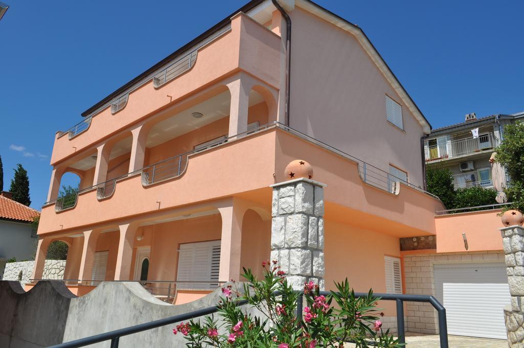 Apartments Bozic Novi Vinodolski Buitenkant foto
